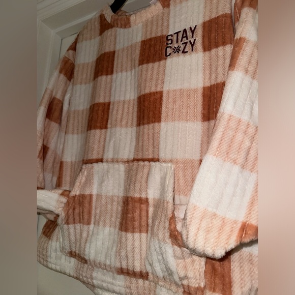 Woman’s pajama/ lounge outfit - Picture 4 of 10